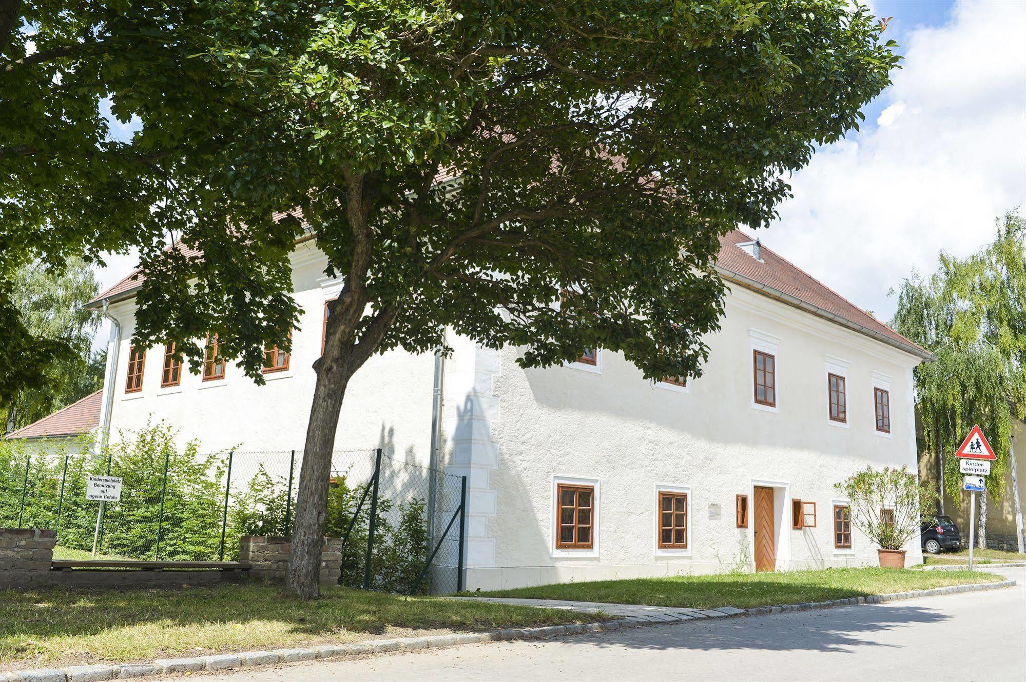 Schlosshotel Mailberg Exteriör bild