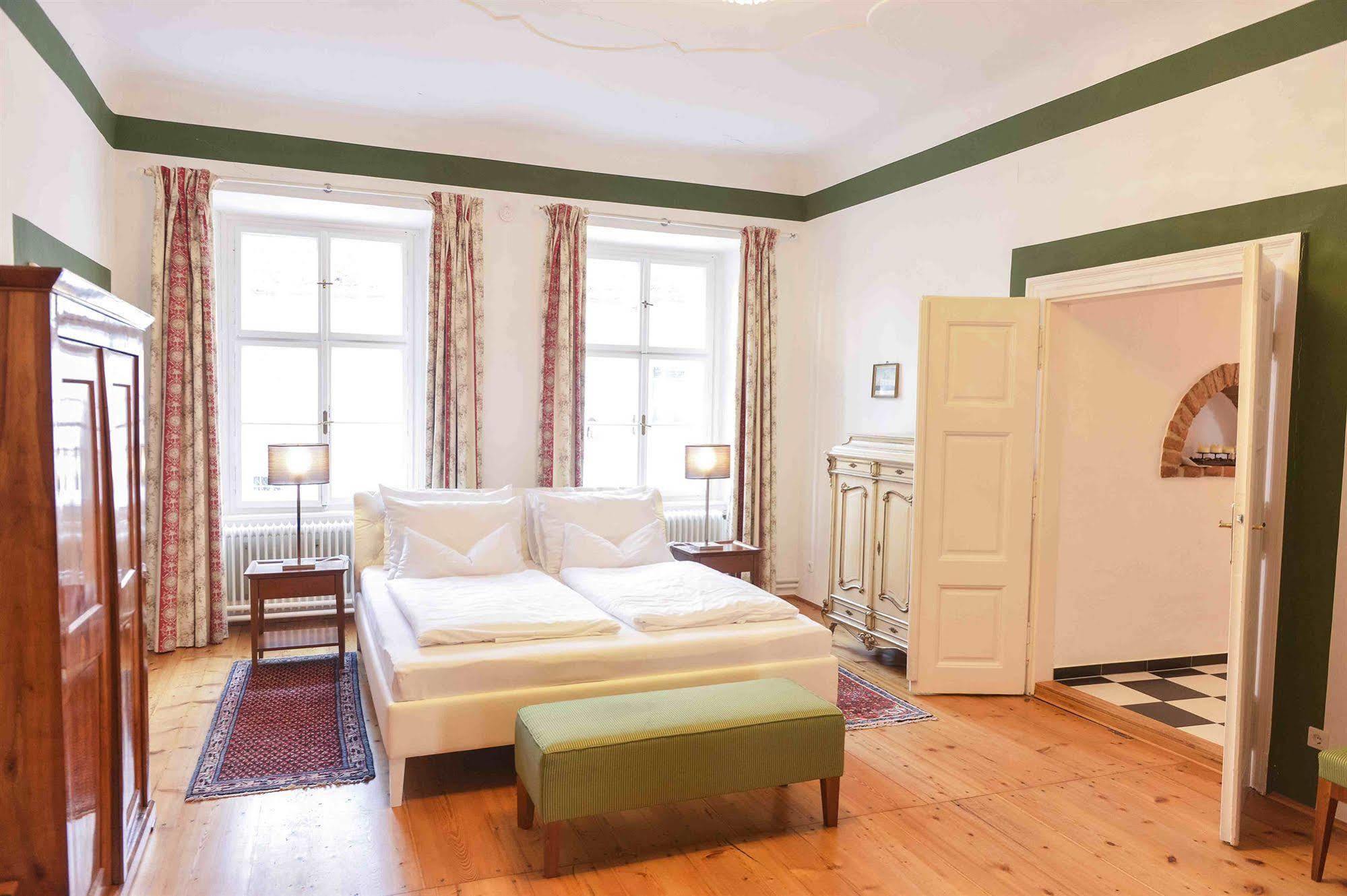 Schlosshotel Mailberg Exteriör bild